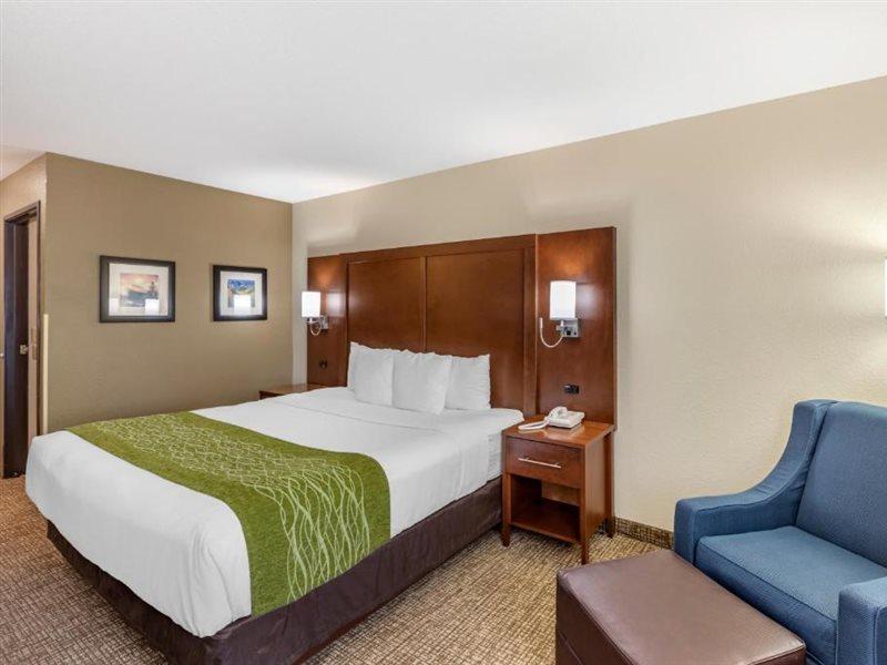 Comfort Inn & Suites Greeley Bagian luar foto