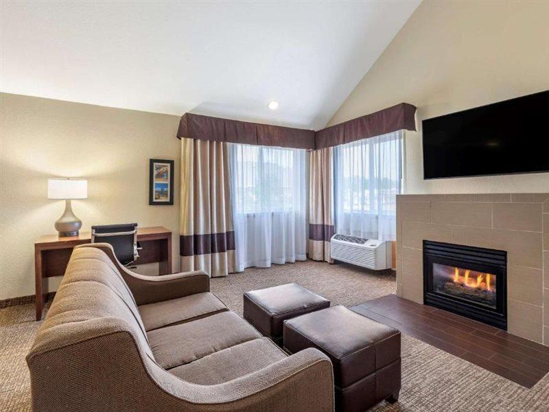 Comfort Inn & Suites Greeley Bagian luar foto