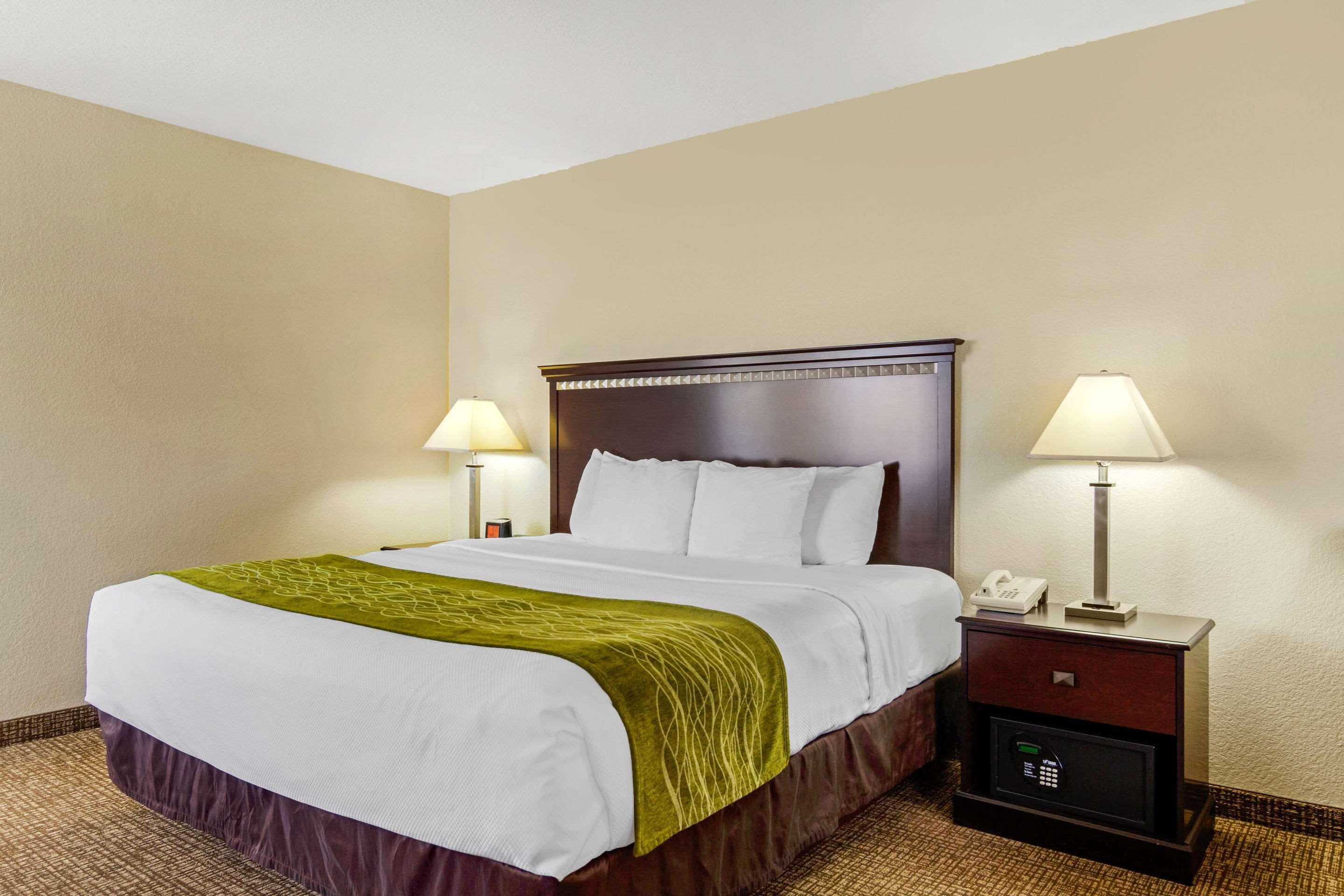 Comfort Inn & Suites Greeley Bagian luar foto
