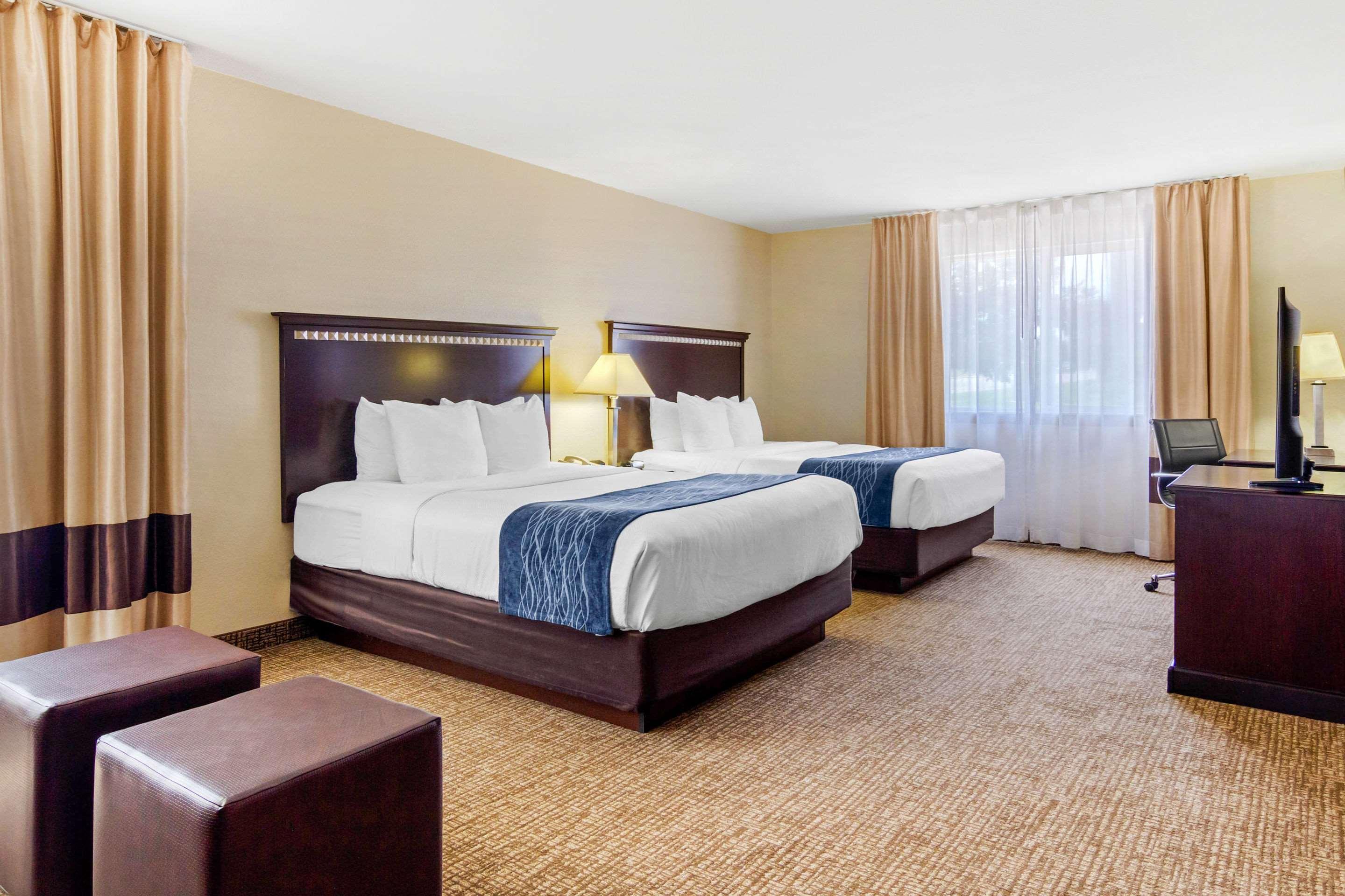 Comfort Inn & Suites Greeley Bagian luar foto