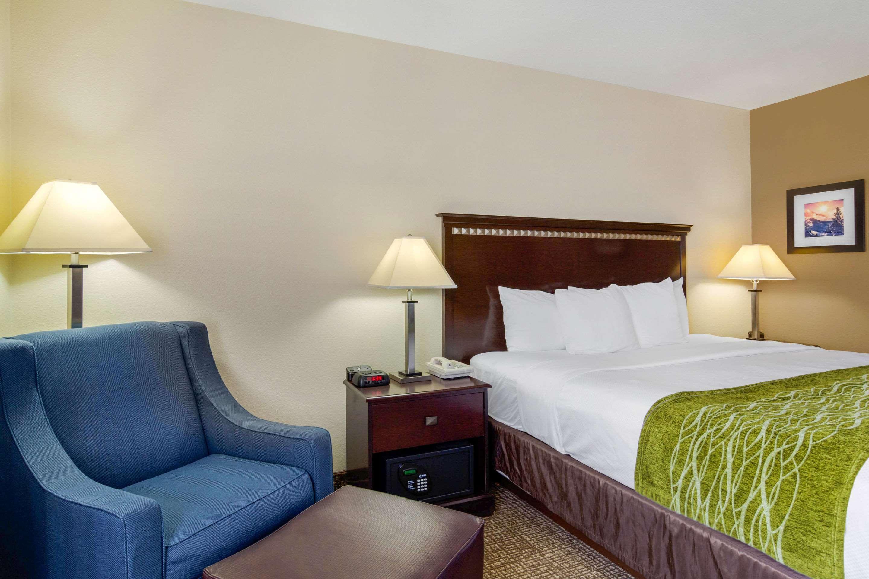 Comfort Inn & Suites Greeley Bagian luar foto