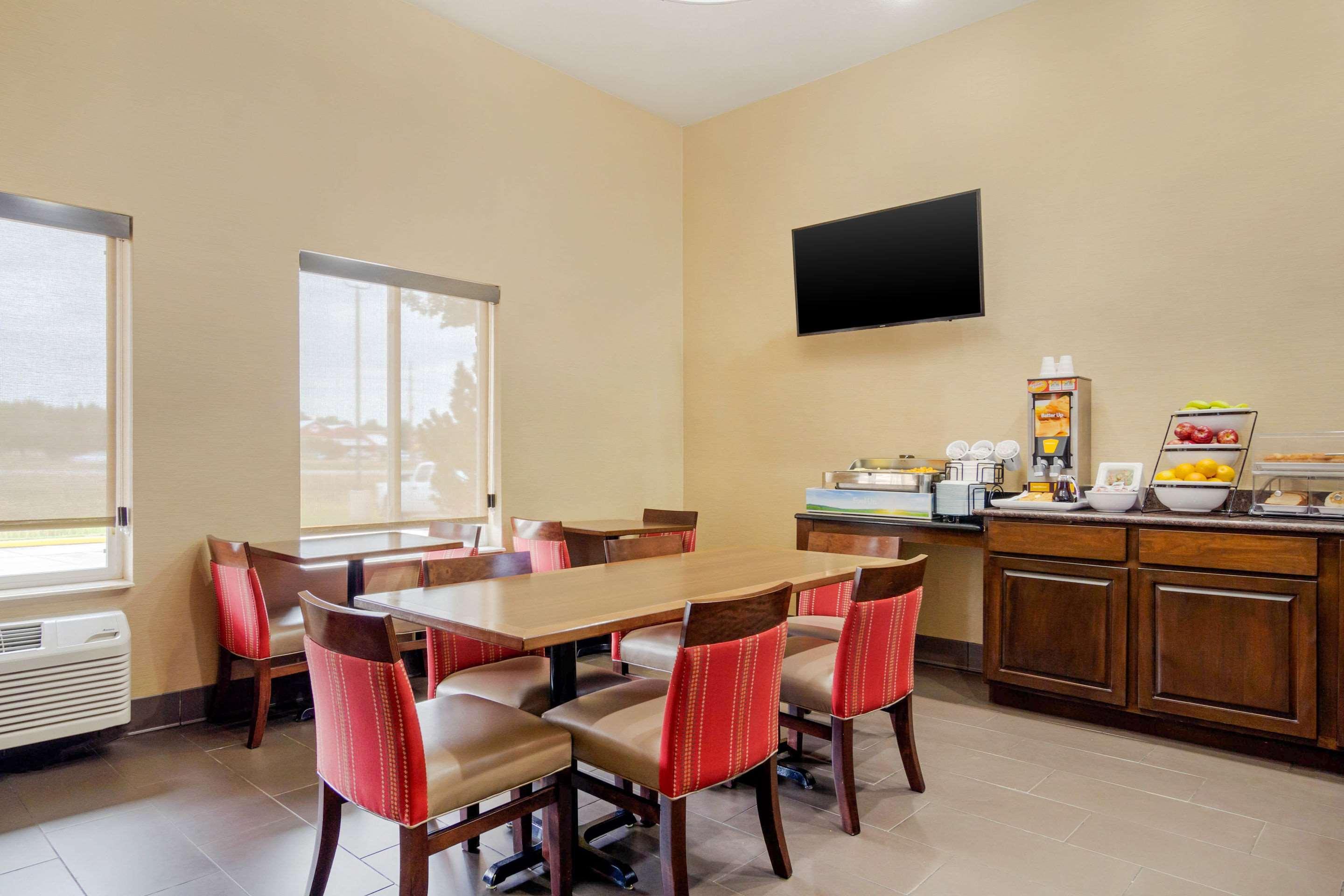 Comfort Inn & Suites Greeley Bagian luar foto