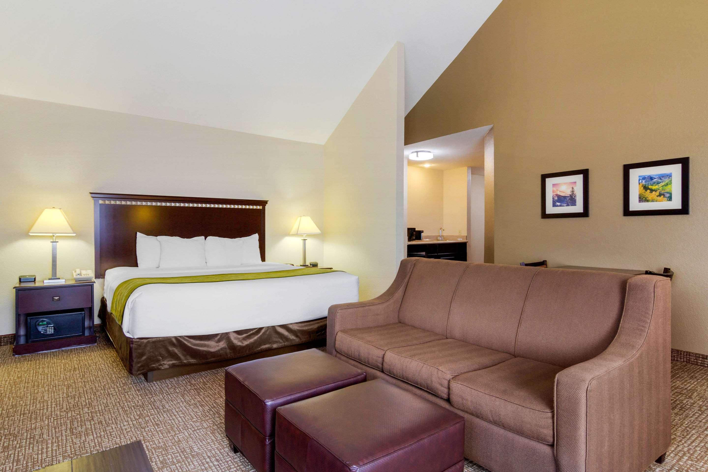 Comfort Inn & Suites Greeley Bagian luar foto