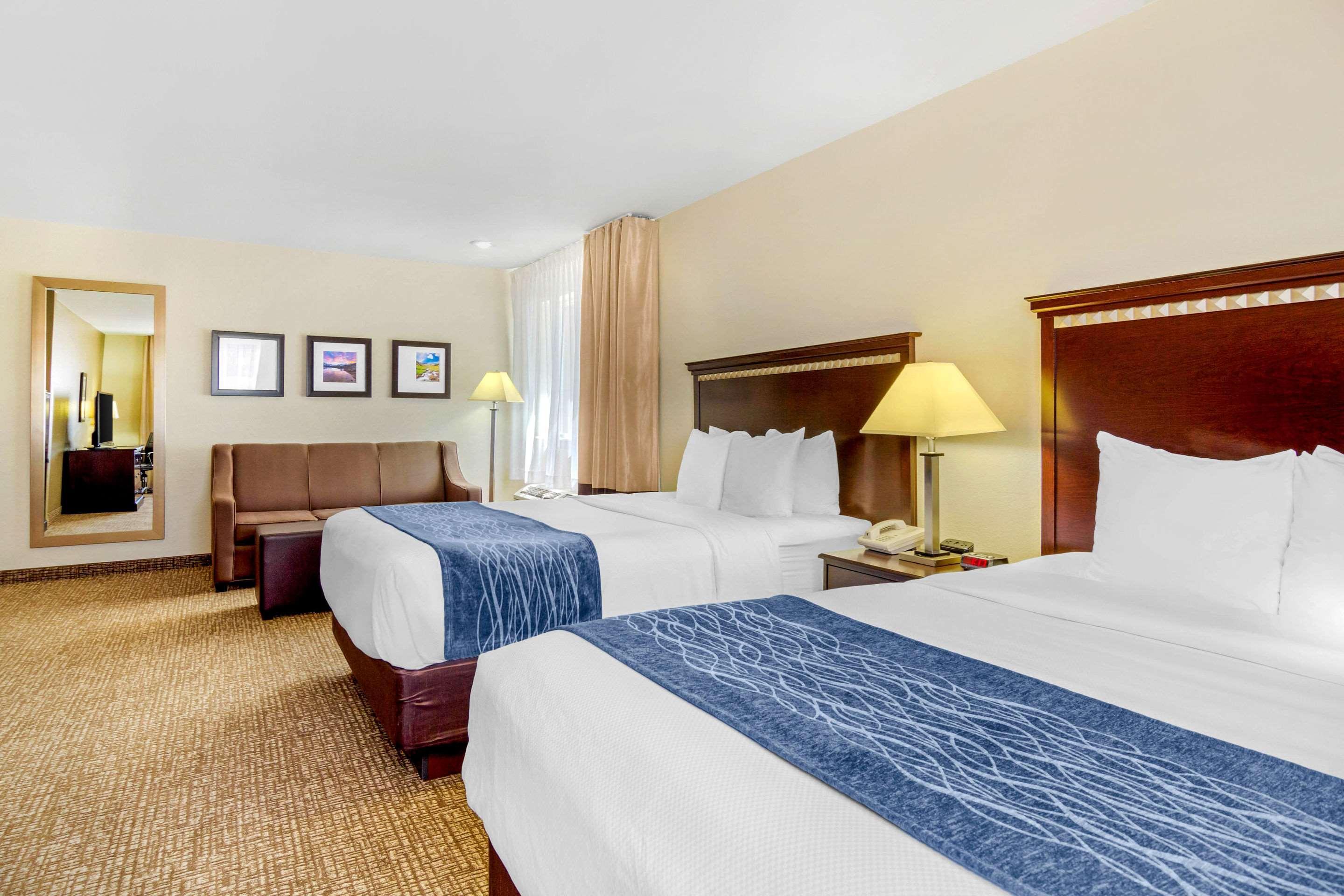 Comfort Inn & Suites Greeley Bagian luar foto