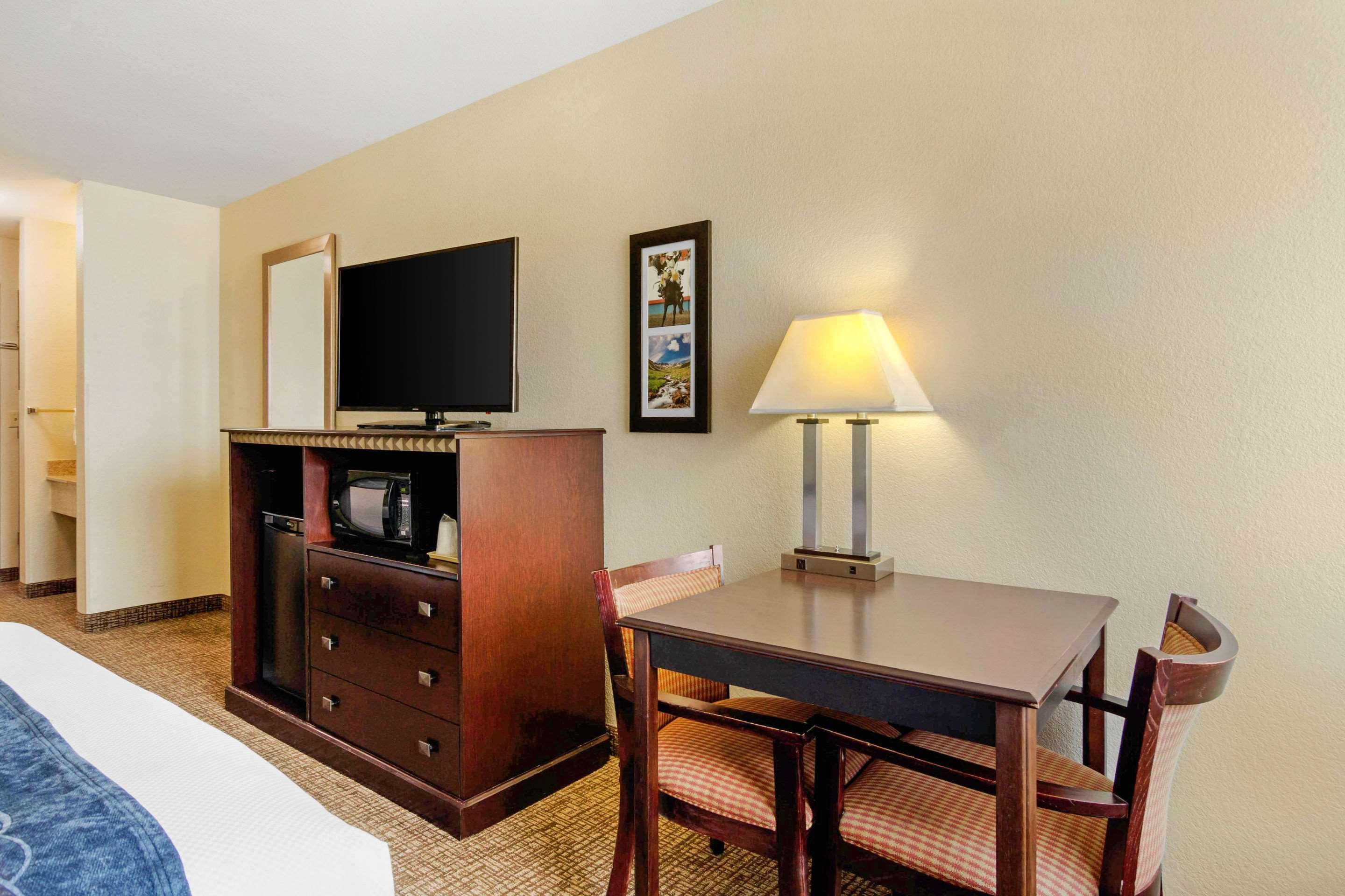 Comfort Inn & Suites Greeley Bagian luar foto