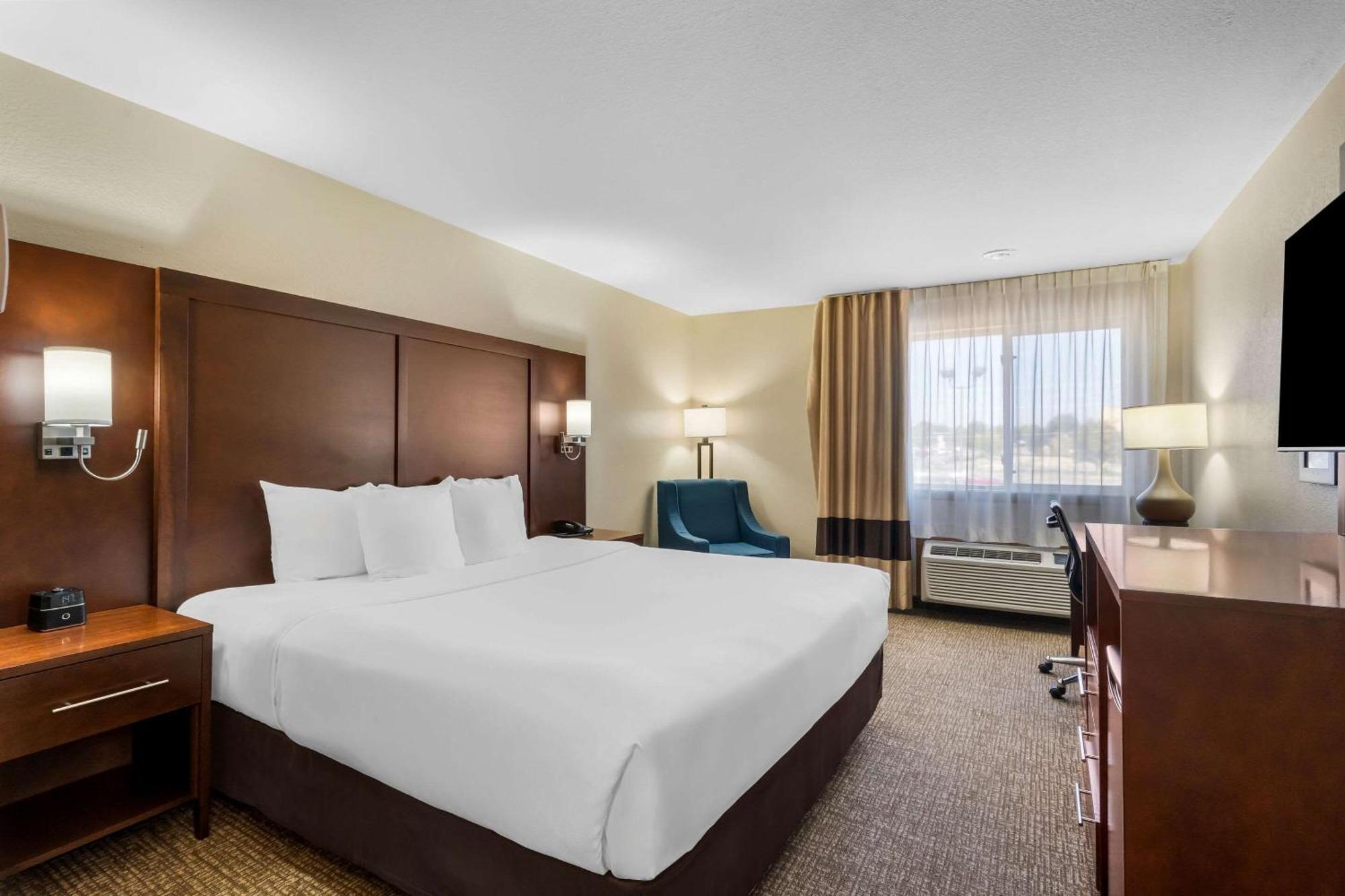 Comfort Inn & Suites Greeley Bagian luar foto