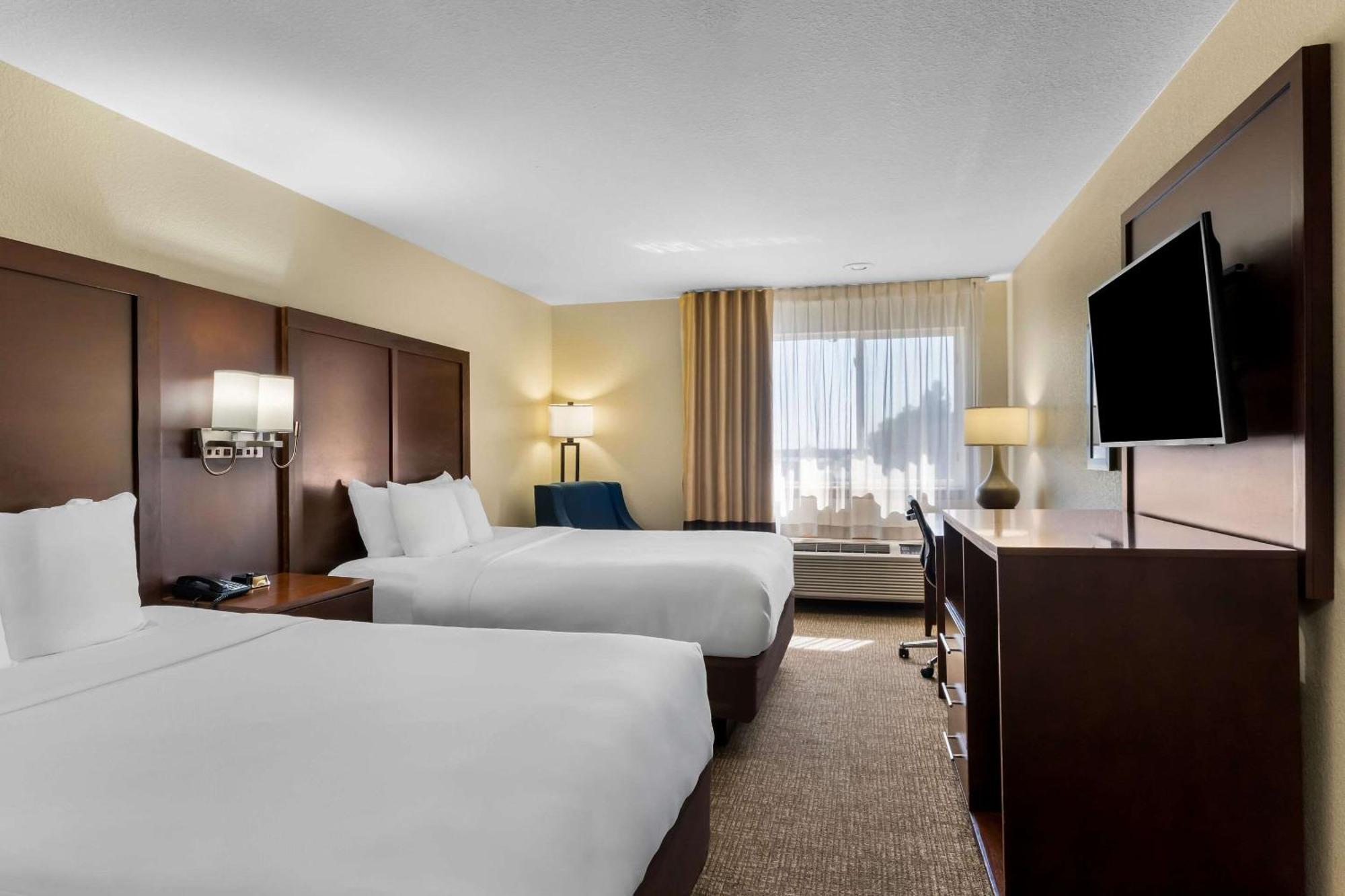 Comfort Inn & Suites Greeley Bagian luar foto