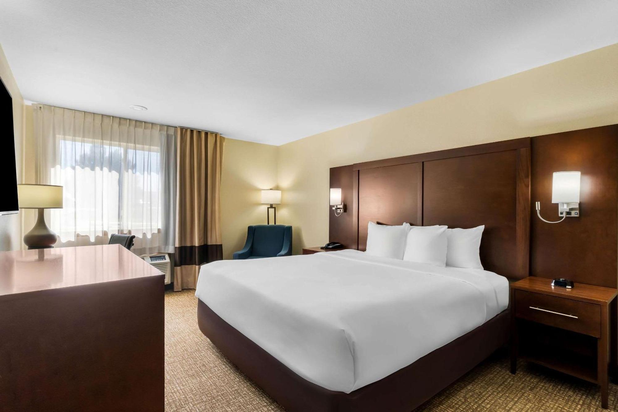 Comfort Inn & Suites Greeley Bagian luar foto
