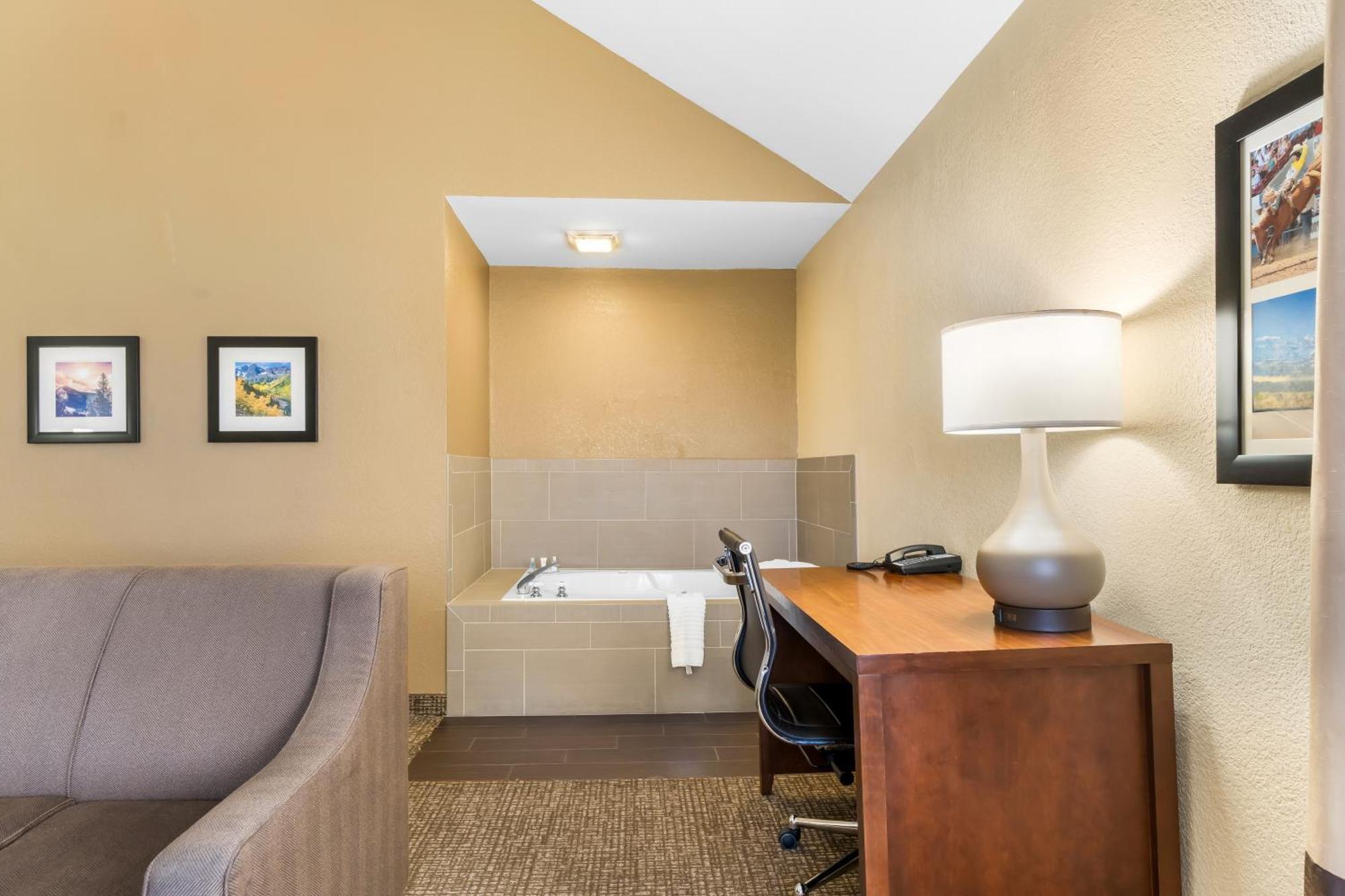 Comfort Inn & Suites Greeley Bagian luar foto
