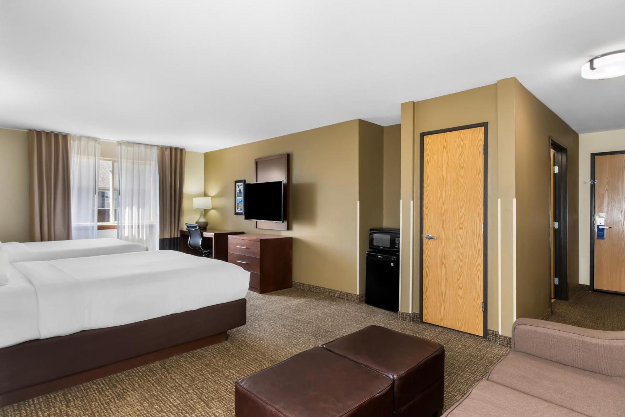 Comfort Inn & Suites Greeley Bagian luar foto