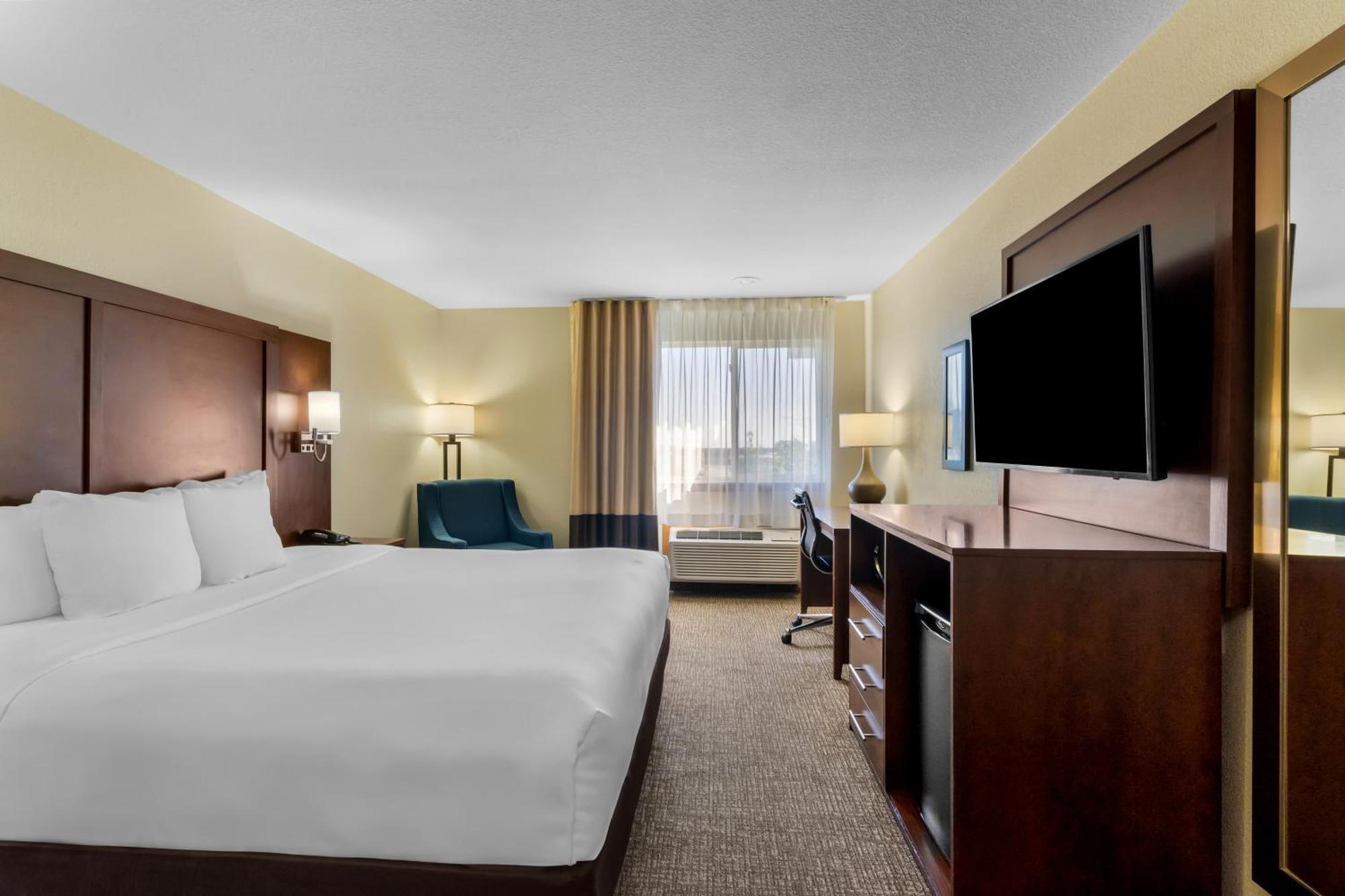 Comfort Inn & Suites Greeley Bagian luar foto