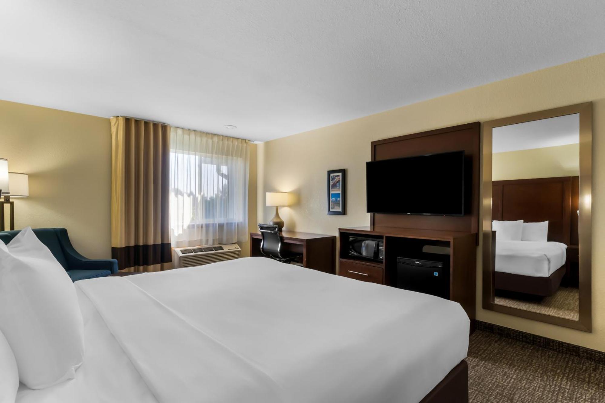Comfort Inn & Suites Greeley Bagian luar foto